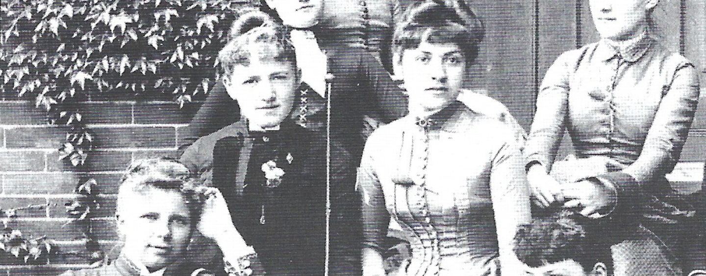 Women designers/engravers, late 19th century, Philadelphia